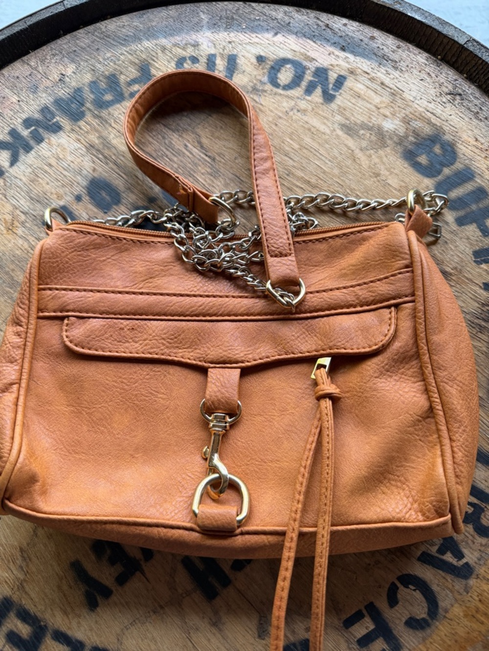 Structured Tan Shoulder Bag with Gold Chain and Hardware